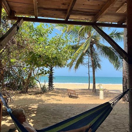 Breezy Beach Cabanas 아루감 베이 외부 사진