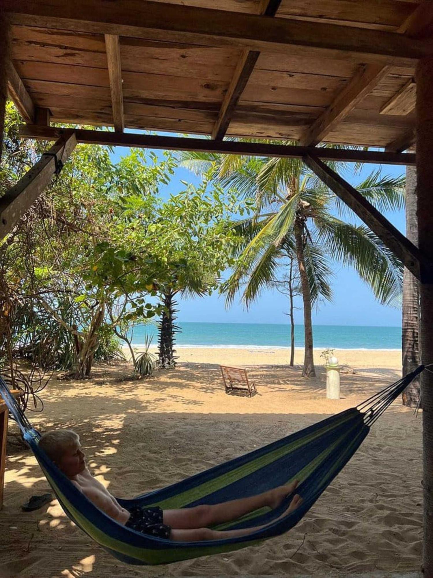 Breezy Beach Cabanas 아루감 베이 외부 사진