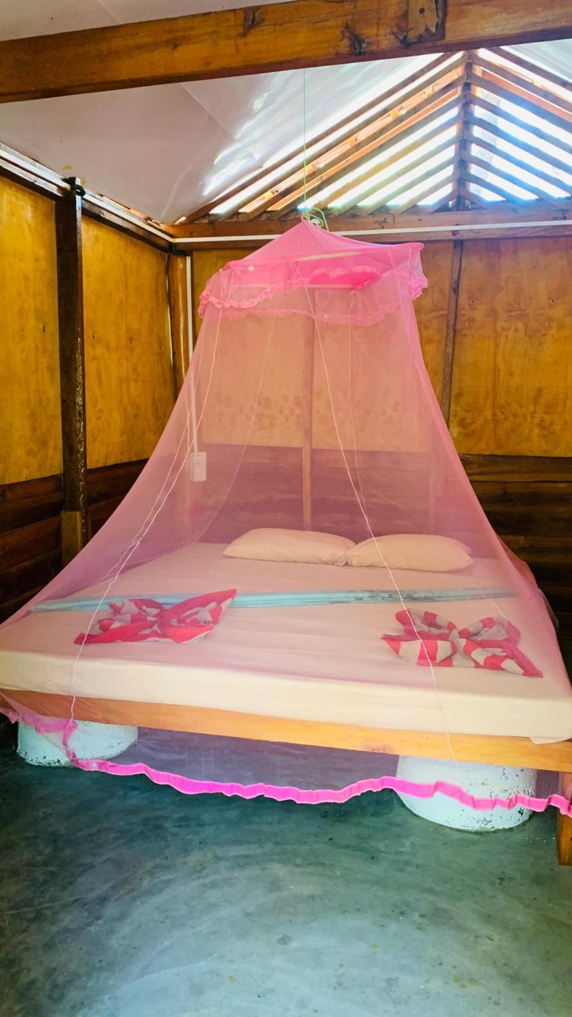 Breezy Beach Cabanas 아루감 베이 외부 사진